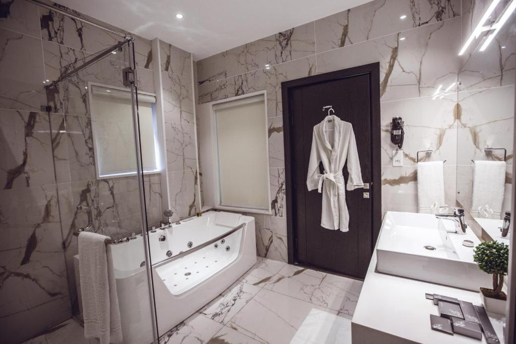 Grand Ittehad Boutique Hotel Лахор Екстериор снимка