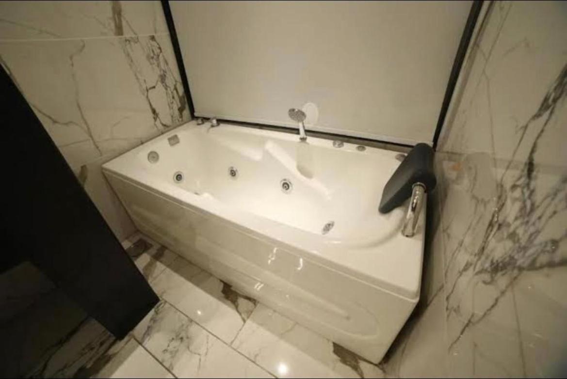 Grand Ittehad Boutique Hotel Лахор Екстериор снимка